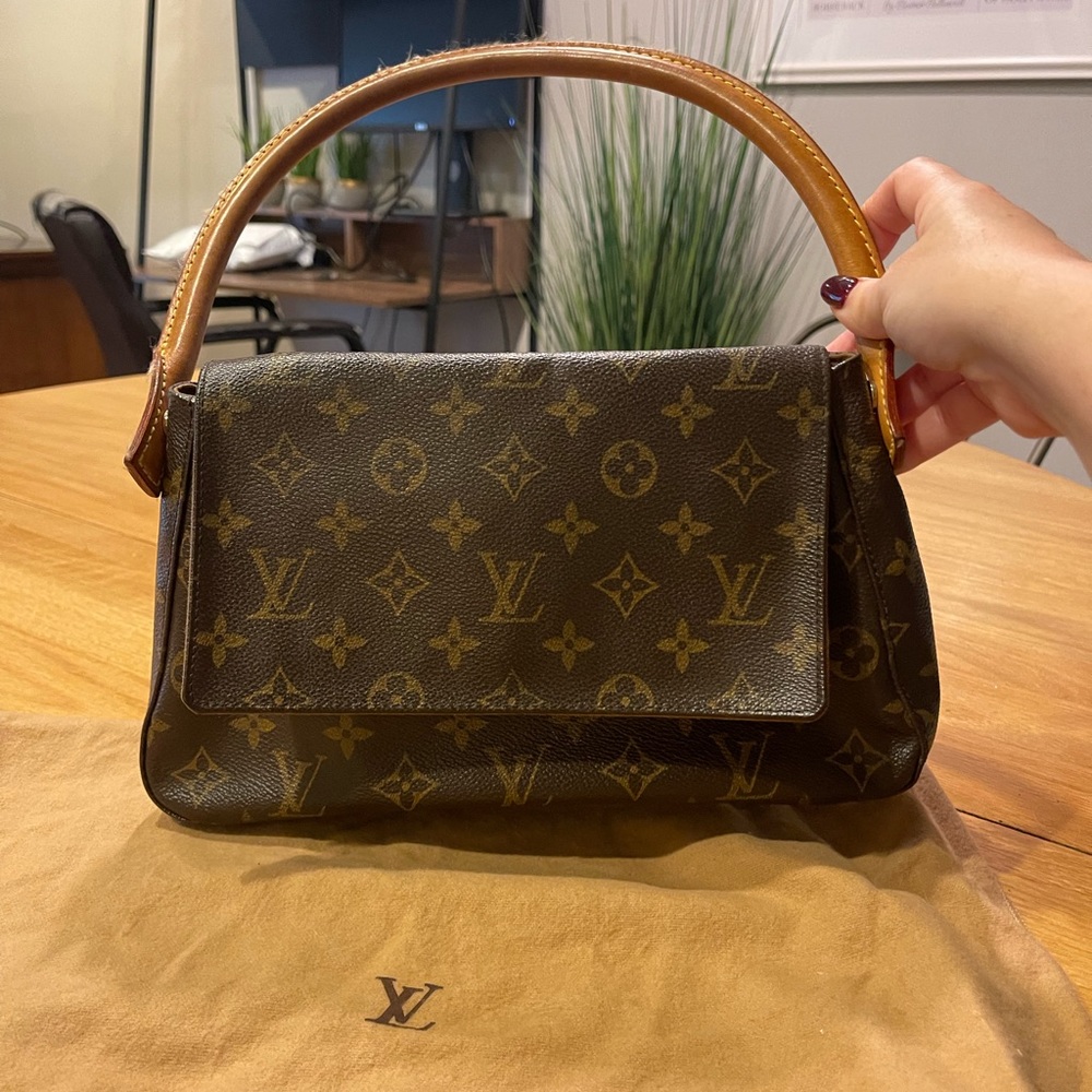 💯 Authentic - Louis Vuitton Mini Looping *Vintage* Monogram Shoulder Bag